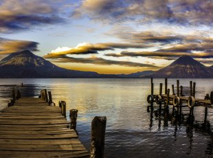 Jezero Atitlán pohledem ze severní strany