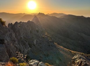 Výhled z vrcholu Parrandozu při svítání