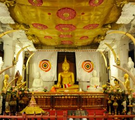 4. den: Kandy a Buddhův zube