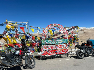 Po zdolání ultra-vysokého sedla Umling La