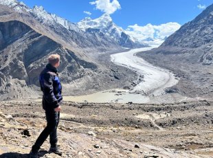 Jeden z mnoha ledovců, které po cestě uvidíme