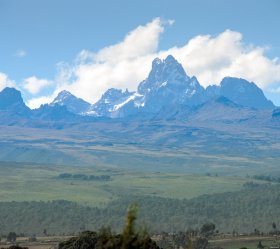 8. - 10. den | Trekking v NP Mt. Kenya, rafting a safari v NP Aberdarese
